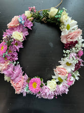 Load image into Gallery viewer, Mixed Seasonal Floral Lei - Haku Method