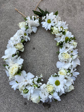 Load image into Gallery viewer, Mixed Seasonal Floral Lei - Haku Method