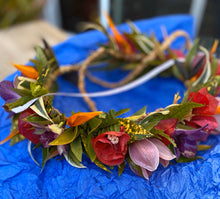 Load image into Gallery viewer, Kiana - Island Style Haku Lei - Fresh Flower Crown