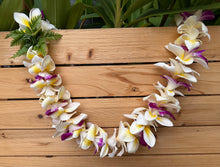 Load image into Gallery viewer, Seasonal Mixed Flower Lei
