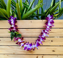 Load image into Gallery viewer, Orchid Lei - Sonia
