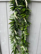 Load image into Gallery viewer, Ti Maile Style Lei/Orchid Wrap
