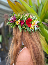 Load image into Gallery viewer, Island Style Haku Lei - Fresh Flower Crown, Bracelet/Anklet, Ti Leaf Gift Bag
