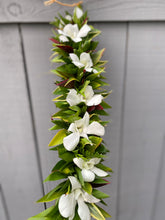 Load image into Gallery viewer, White Wedding Lei
