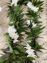Load image into Gallery viewer, Maile Style Ti Leaf Lei/Orchid Wrap
